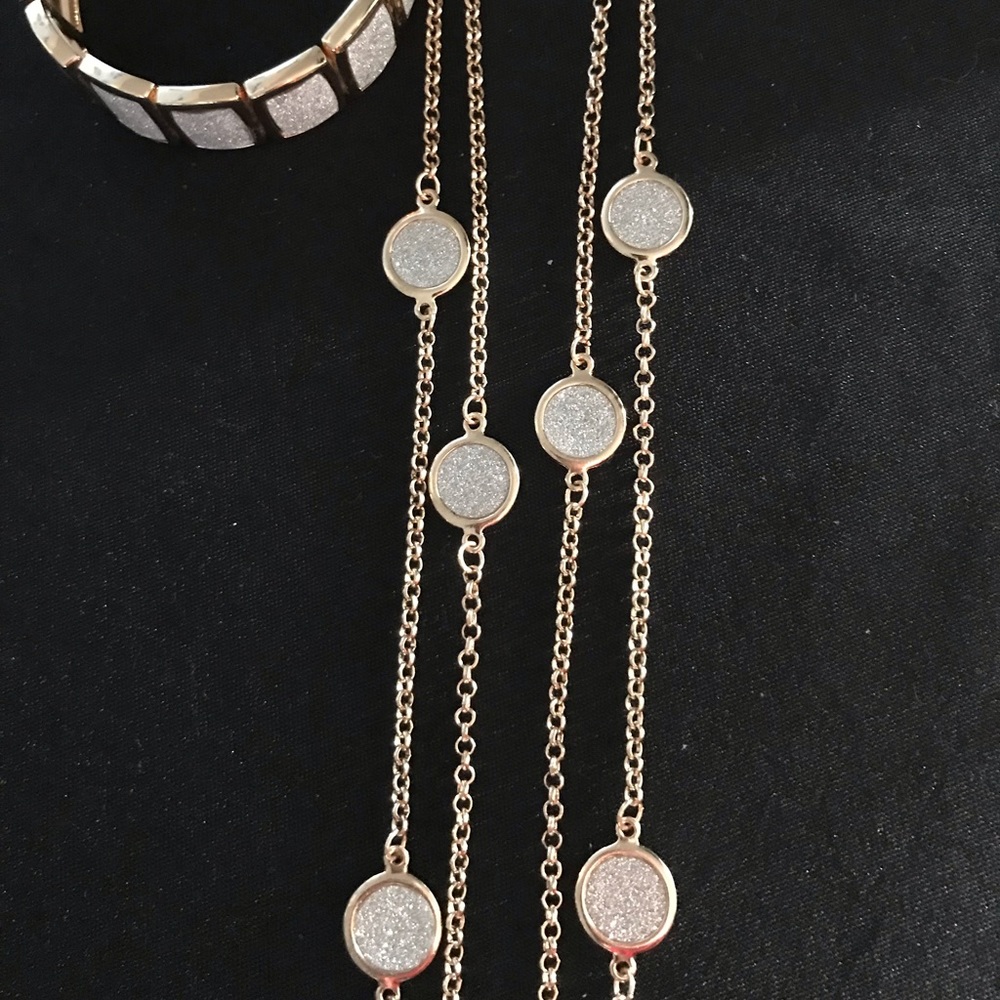 Gold and glitter necklace and bracelet set